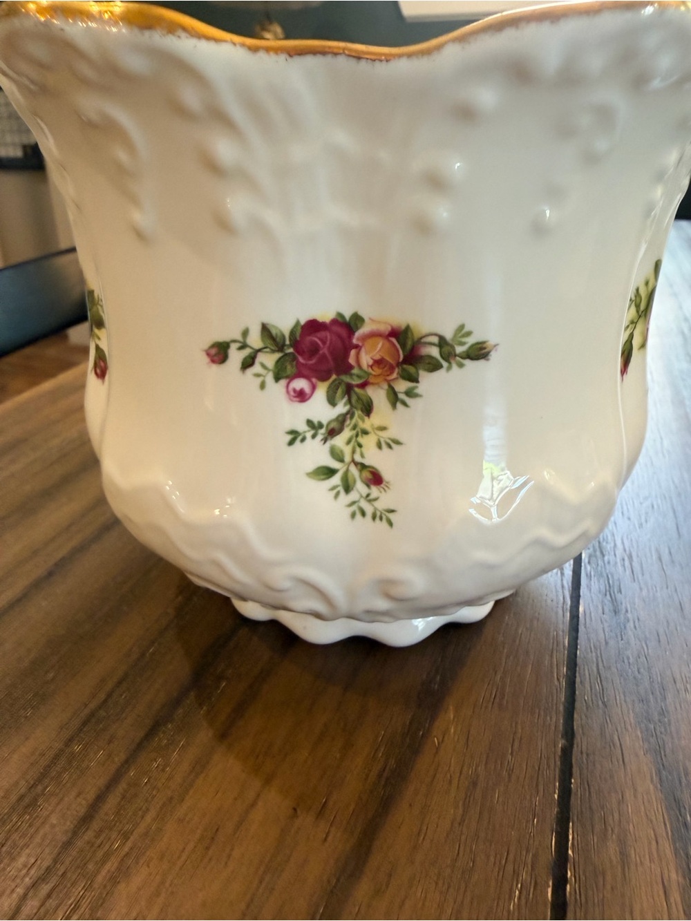 Royal Albert Old Country Roses Medium Cachepot with Gold Rim - Picture 3 of 6